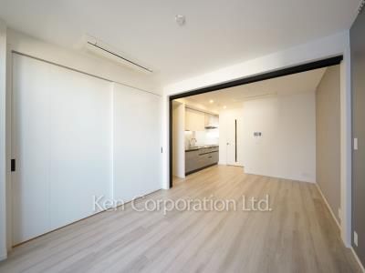 Bedroom ※Photo of the same layout on 8 floor. Decoration and fixture may differ.