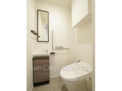 Lavatory ※Photo of the same layout on 8 floor. Decoration and fixture may differ.
