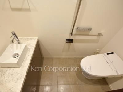 Lavatory ※Photo of the same layout on 14 floor. Decoration and fixture may differ.