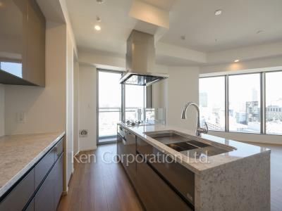 Kitchen ※Photo of the same layout on 14 floor. Decoration and fixture may differ.