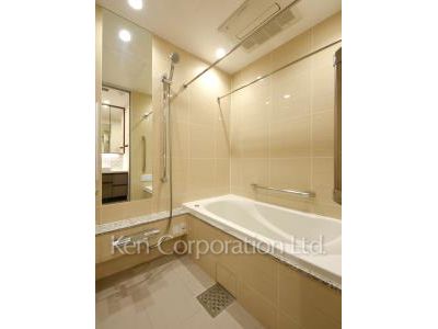 Bath ※Photo of the same layout on 14 floor. Decoration and fixture may differ.