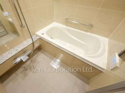 Bath ※Photo of the same layout on 14 floor. Decoration and fixture may differ.