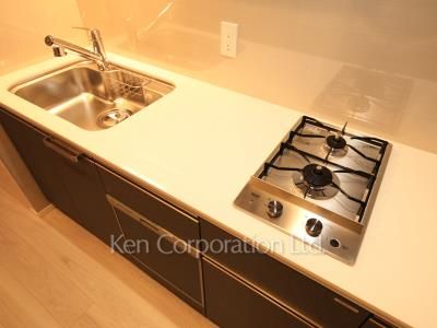 Kitchen ※Photo of the same layout on 8 floor. Decoration and fixture may differ.