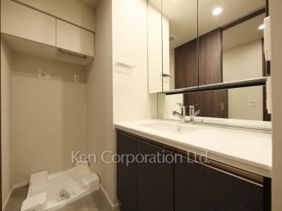 Powder Room ※Photo of the same layout on 8 floor. Decoration and fixture may differ.