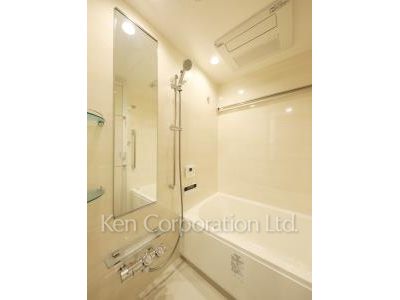 Bath ※Photo of the same layout on 8 floor. Decoration and fixture may differ.