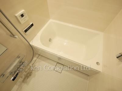 Bath ※Photo of the same layout on 8 floor. Decoration and fixture may differ.