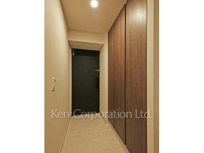 Entrance ※Photo of the same layout on 5 floor. Decoration and fixture may differ.