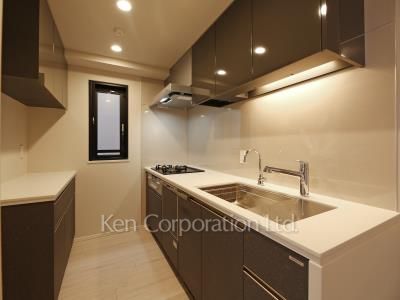 Kitchen ※Photo of the same layout on 5 floor. Decoration and fixture may differ.