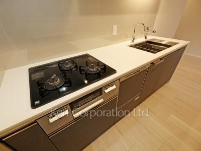 Kitchen ※Photo of the same layout on 5 floor. Decoration and fixture may differ.