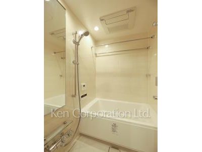 Bath ※Photo of the same layout on 5 floor. Decoration and fixture may differ.