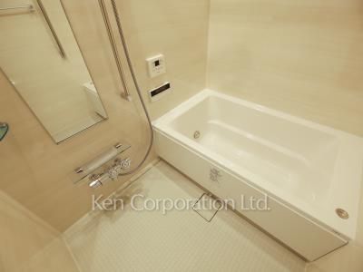 Bath ※Photo of the same layout on 5 floor. Decoration and fixture may differ.
