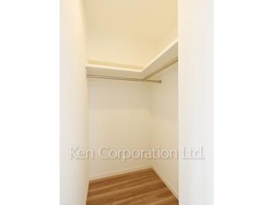 Walk-In Closet ※Photo of the same layout on 13 floor. Decoration and fixture may differ.