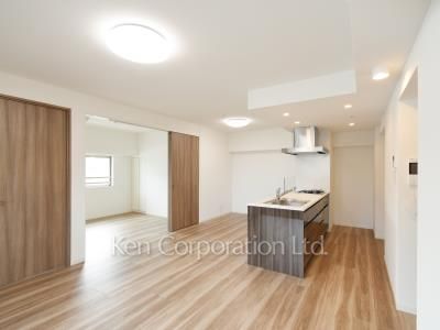 Living-Dining ※Photo of the same layout on 13 floor. Decoration and fixture may differ.