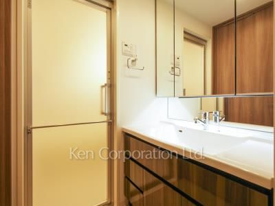 Powder Room ※Photo of the same layout on 13 floor. Decoration and fixture may differ.
