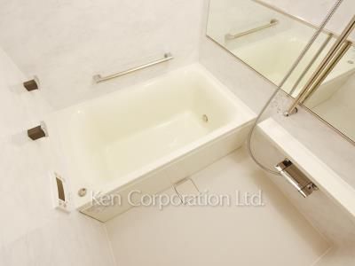 Bath ※Photo of the same layout on 13 floor. Decoration and fixture may differ.