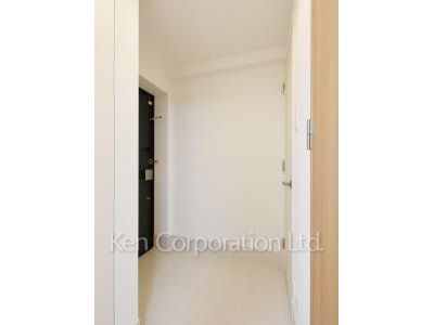 Entrance ※Photo of the same layout on 12 floor. Decoration and fixture may differ.