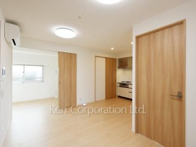Living-Dining ※Photo of the same layout on 12 floor. Decoration and fixture may differ.