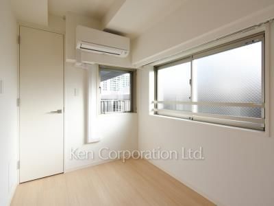 Service room (Extra room space) ※Photo of the same layout on 12 floor. Decoration and fixture may differ.