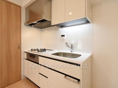 Kitchen ※Photo of the same layout on 12 floor. Decoration and fixture may differ.