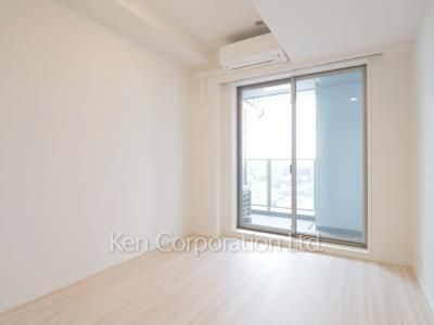 Master Bedroom ※Photo of the same layout on 19 floor. Decoration and fixture may differ.