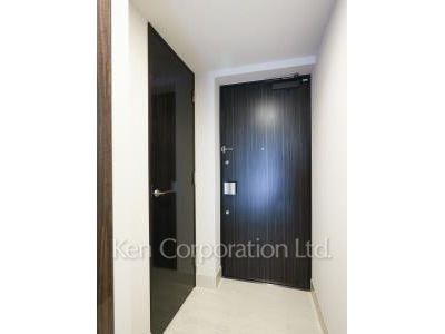 Entrance ※Photo of the same layout on 10 floor. Decoration and fixture may differ.
