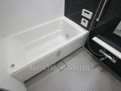 Bath ※Photo of the same layout on 10 floor. Decoration and fixture may differ.