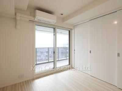 Master Bedroom ※Photo of the same layout on 23 floor. Decoration and fixture may differ.
