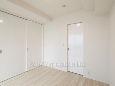 Master Bedroom ※Photo of the same layout on 23 floor. Decoration and fixture may differ.