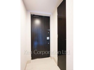 Entrance ※Photo of the same layout on 10 floor. Decoration and fixture may differ.