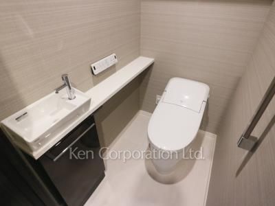 Lavatory ※Photo of the same layout on 10 floor. Decoration and fixture may differ.