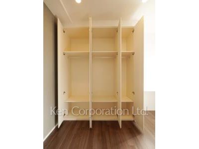 Closet ※Photo of the same layout on 10 floor. Decoration and fixture may differ.