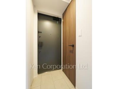 Entrance ※Photo of the same layout on 10 floor. Decoration and fixture may differ.