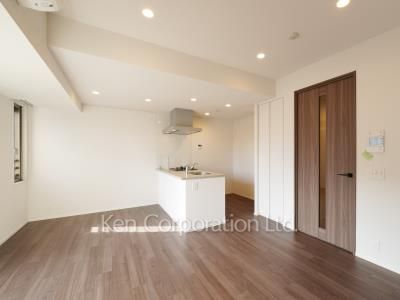 Living-Dining ※Photo of the same layout on 10 floor. Decoration and fixture may differ.