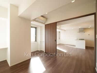 Bedroom ※Photo of the same layout on 10 floor. Decoration and fixture may differ.