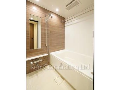 Bath ※Photo of the same layout on 10 floor. Decoration and fixture may differ.