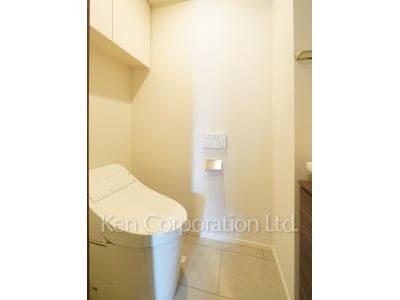 Lavatory ※Photo of the same layout on 10 floor. Decoration and fixture may differ.