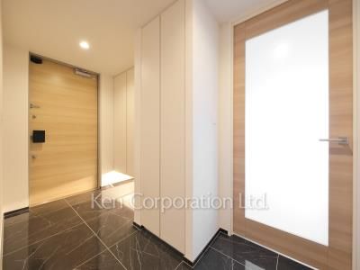 Entrance ※Photo of the same layout on 5 floor. Decoration and fixture may differ.