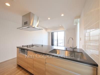 Kitchen ※Photo of the same layout on 5 floor. Decoration and fixture may differ.