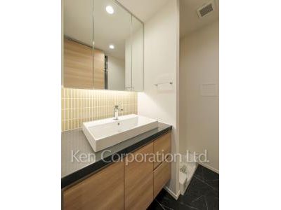 Powder Room ※Photo of the same layout on 5 floor. Decoration and fixture may differ.