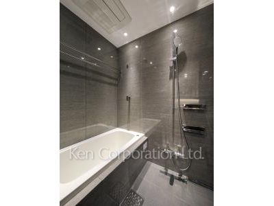 Bath ※Photo of the same layout on 5 floor. Decoration and fixture may differ.