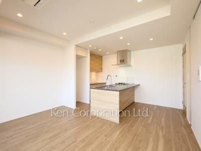 Living-Dining ※Photo of the same layout on 5 floor. Decoration and fixture may differ.