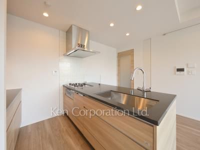 Kitchen ※Photo of the same layout on 5 floor. Decoration and fixture may differ.