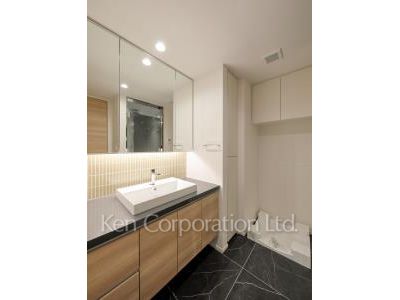 Powder Room ※Photo of the same layout on 5 floor. Decoration and fixture may differ.