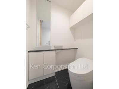 Lavatory ※Photo of the same layout on 5 floor. Decoration and fixture may differ.