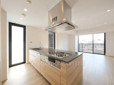 Kitchen ※Photo of the same layout on 5 floor. Decoration and fixture may differ.
