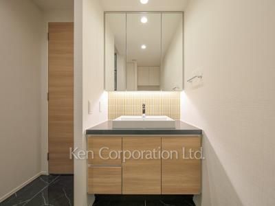 Powder Room ※Photo of the same layout on 5 floor. Decoration and fixture may differ.