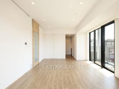 Living-Dining ※Photo of the same layout on 9 floor. Decoration and fixture may differ.
