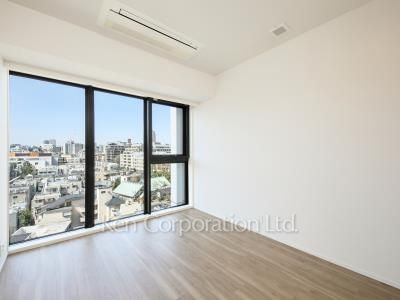 Bedroom ※Photo of the same layout on 9 floor. Decoration and fixture may differ.
