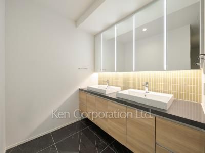 Powder Room ※Photo of the same layout on 9 floor. Decoration and fixture may differ.