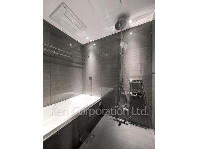 Bath ※Photo of the same layout on 9 floor. Decoration and fixture may differ.
